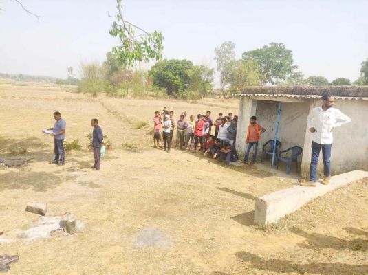 बांध के पास युवक की खून से लथपथ लाश मिली, जांच शुरू