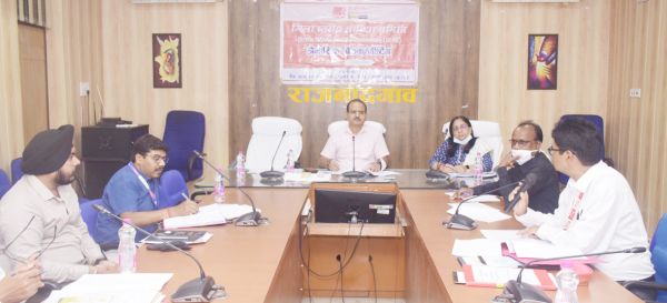 योजनाओं के अंतर्गत प्राथमिकता से ऋण स्वीकृत कराएं बैंकर्स- कलेक्टर