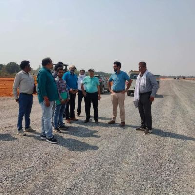 कलेक्टर ने एयरपोर्ट उन्नयन कार्य का किया निरीक्षण