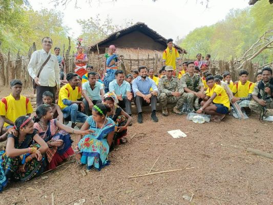 कलेक्टर-एसपी ने तुमड़ीवाल में लगाई चौपाल, सुनीं समस्याएं