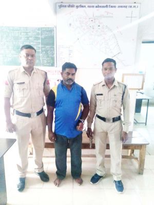 नाबालिग का अश्लील वीडियो बनाते अधेड़ गिरफ्तार
