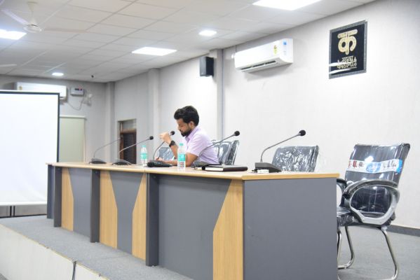 संवेदना कार्यक्रम सहित कई गतिविधियों पर चर्चा