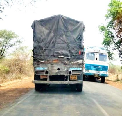 नांदगांव-खैरागढ़ का 40 में से 30 किमी का रास्ता सकरा