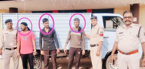 पिकअप से घूम-घूम कर चोरी करने वाले चोर गिरोह गिरफ्तार, होंगे बड़े खुलासे