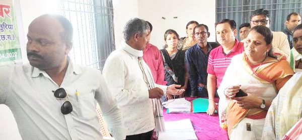 समस्या निवारण शिविर का जायजा लेने पहुँचीं विधायक छन्नी