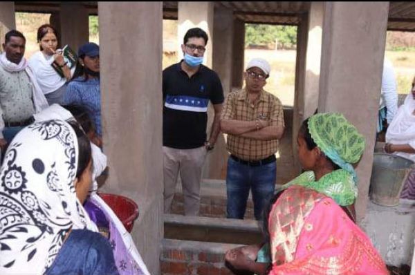 कलेक्टर ने कुन्नी-पटकुरा गौठान का किया निरीक्षण