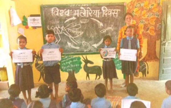 प्राथमिक शाला में मलेरिया जागरूकता कार्यक्रम
