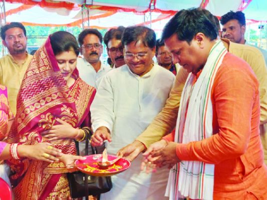 श्रीराम कथा सुनने उमड़ रही श्रद्धालुओं की भीड़