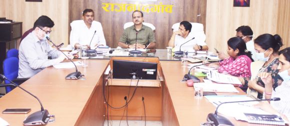 प्रकरणों का तीन दिवस में करें निराकरण - कलेक्टर