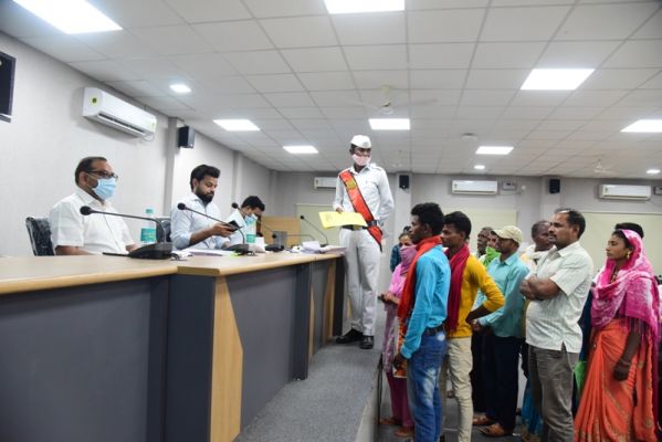 जनदर्शन में मंगवाल के ग्रामीणों की मांग पूरी, बनेगी सडक़