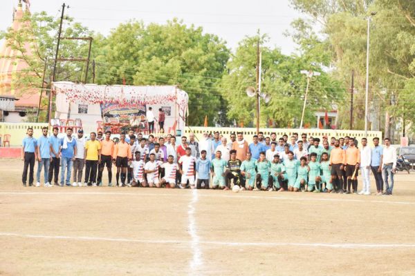 फुटबॉल स्पर्धा में जीवोदया अभनपुर ने बाजी मारी
