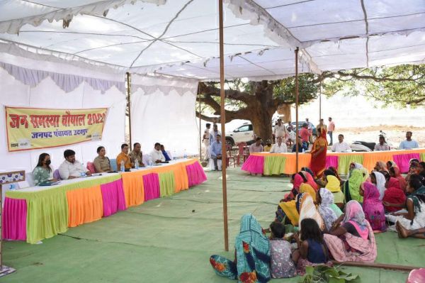 कलेक्टर व एसपी ने खनन प्रभावित साल्ही के ग्रामीणों की सुनी समस्याएं