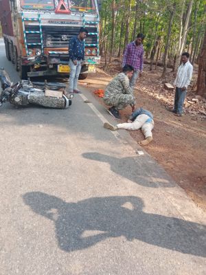 ट्रक से बाइक टकराई, युवक की मौत