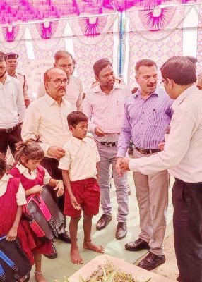 ईंट भठ्ठों में कार्यरत श्रमिक परिवारों के बच्चों को शिक्षा दिलाने जिला प्रशासन ने किया नवाचार