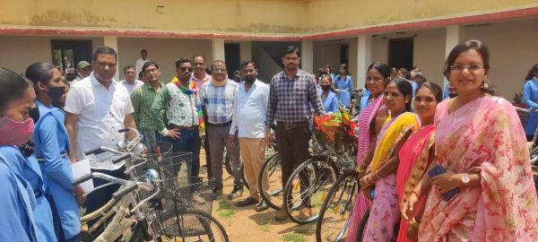 बालिकाएं आगे आएं और शिक्षा की जोत जलाकर क्षेत्र को विकसित करें-उमा