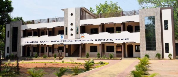 एनएमडीसी भर्ती परीक्षा में भांसी आईटीआई के छात्रों को उत्कृष्ट प्रदर्शन