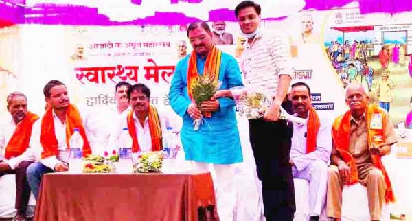 विकासखंड स्तरीय स्वास्थ्य मेला में शामिल हुए सांसद
