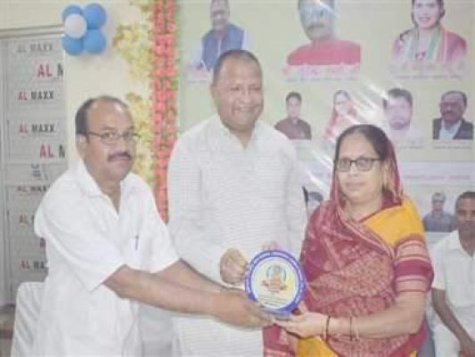 अशिक्षा के कारण समाज पिछड़ रहा है, बच्चों को करें शिक्षित-त्रिवेदी