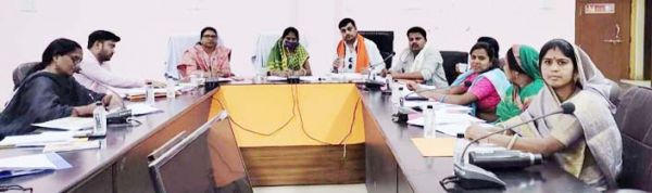 ग्रामीणों को नहीं मिली खारा पानी से मुक्ति, सडक़ भी अधूरी और घटिया
