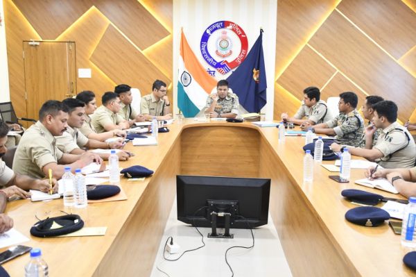 नक्सलियों के विरूद्ध केन्द्रीय सुरक्षा बलों के साथ बेहतर समन्वय स्थापित कर अभियान चलाएं