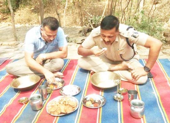 विधायक, कलेक्टर एवं एसपी ने बोरे-बासी का आनंद लिया