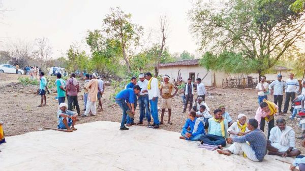 पाटेश्वर धाम में बलि देने पर दो पक्षों के बीच लाठी- डंडे से लड़ाई, दर्जनभर घायल