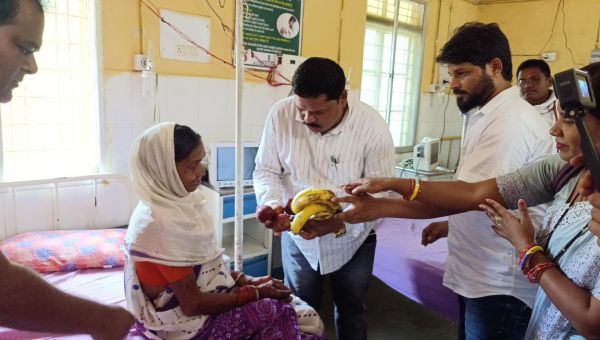 महिला समूह के साथ विधायक संतराम ने मनाया जन्मदिन, अस्पताल में बांटे फल