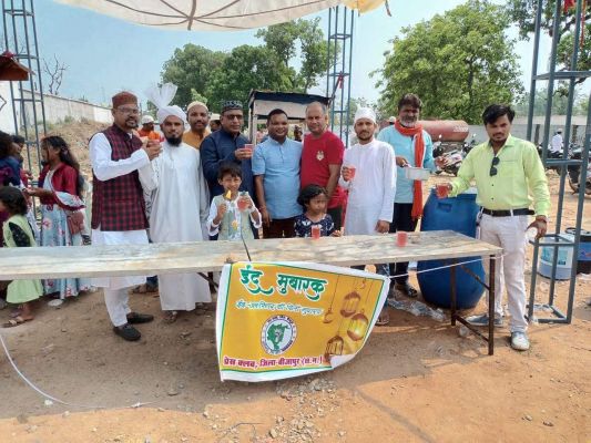 मुल्क में अमन चैन की दुआ के साथ अदा की ईद की नमाज