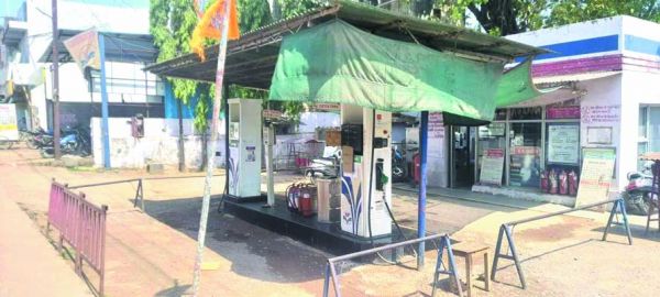 नांदगांव के आधा दर्जन पंपों में पेट्रोल नहीं