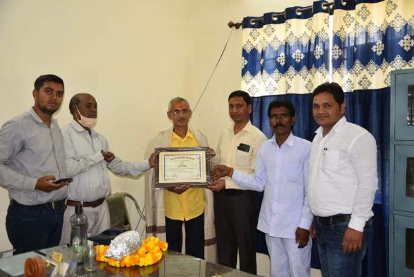 लेखापाल को दी विदाई