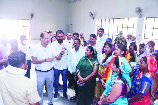 कलेक्टर ने सुकुलदैहान में की माटी पूजा,  कहा जिले में जैविक खेती को देंगे बढ़ावा 