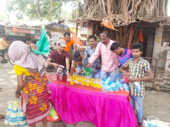 परशुराम जयंती पर पिलाई शरबत