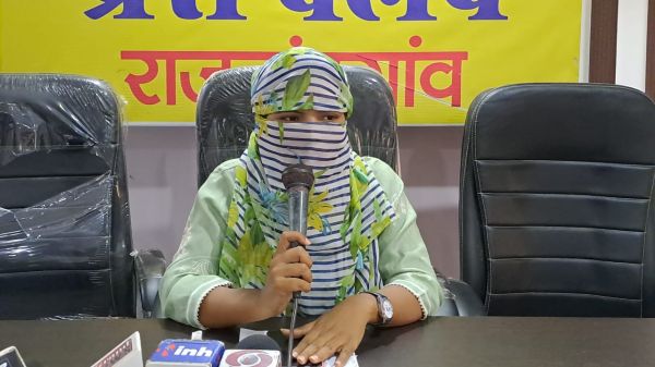 युगांतर स्कूल प्रबंधन के खिलाफ शिक्षिका ने खोला मोर्चा