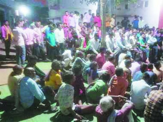 मोहरा के ग्रामीणों ने कहा- नहीं खुलने देंगे  स्पंज आयरन फैक्ट्री, आंदोलन की चेतावनी