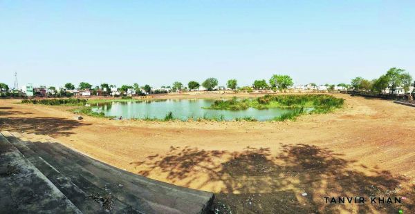 12 साल के बाद दशहरा तालाब में  नहर-नाली से भरा गया पानी