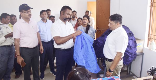 प्रभारी सचिव भारतीदासन ने योजनाओं के क्रियान्वयन का लिया जायजा