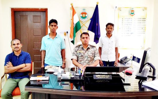 सुकमा में 2 ईनामी नक्सलियों का समर्पण