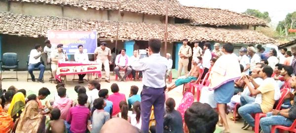 पुलिस जनचौपाल में ग्रामीणों ने बताई समस्याएं, किया निराकरण