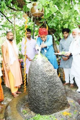 सिंहदेव ने भीमा कोटेश्वर मंदिर में पूजा-अर्चना कर की प्रदेशवासियों की प्रगति व खुशहाली की कामना