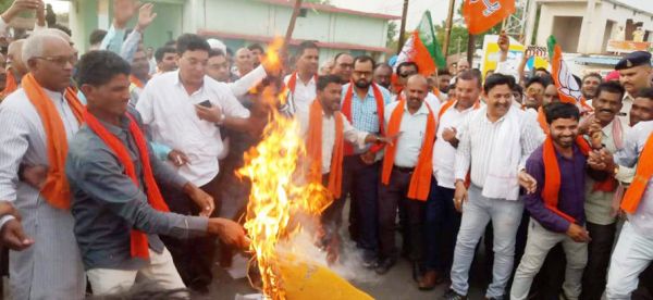 आदिवासी उपसरपंच खुदकुशी, कार्रवाई नहीं होने पर भडक़े भाजपाई