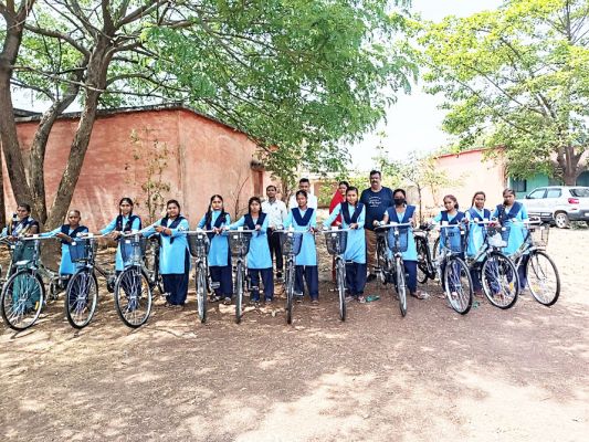 19 छात्राओं को मिली साइकिल