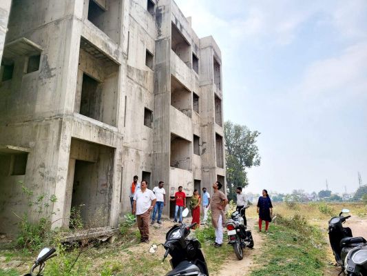 3 साल में नहीं बना गरीबों का पीएम आवास, ठेकेदार को नोटिस