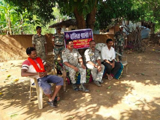 विश्रामपुरी पुलिस ने चलित थाना लगा ग्रामीण को किया जागरूक