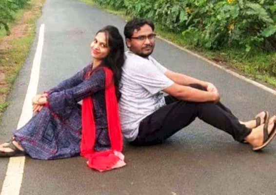 हाईवा की टक्कर से कार सवार दंपती की मौत, बच्चों की भी हालत गंभीर