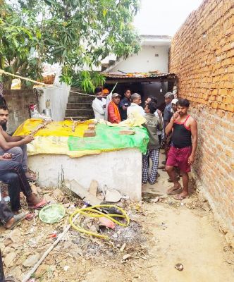 पत्नी का हाथ-पैर बांधकर धड़ से सिर किया अलग