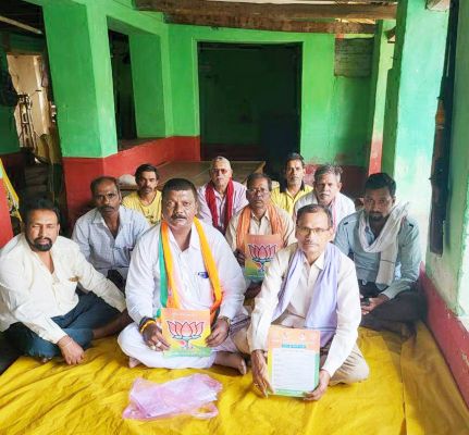 छीपा में पवन ने कार्यकर्ताओं की ली बैठक