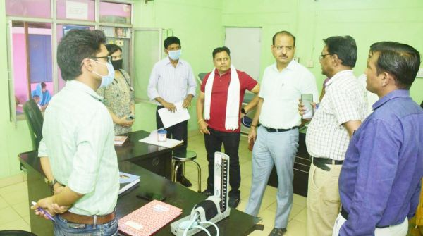 समर्पित भाव से काम करें स्वास्थ्य अधिकारी- कलेक्टर