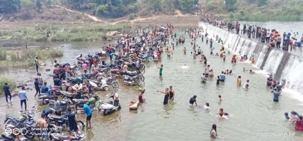 मौत का खौफ न प्रशासन के आदेश का डर