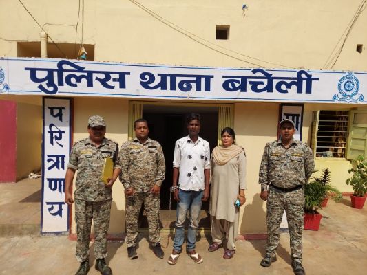 महिला से अभद्र व्यवहार-धमकी, बस कंडक्टर बंदी