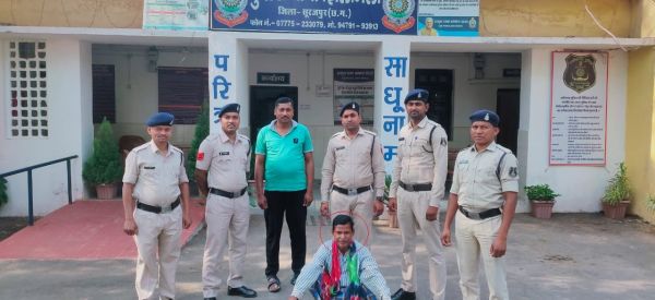 चरित्र शंका पर पत्नी की हत्या, गिरफ्तार